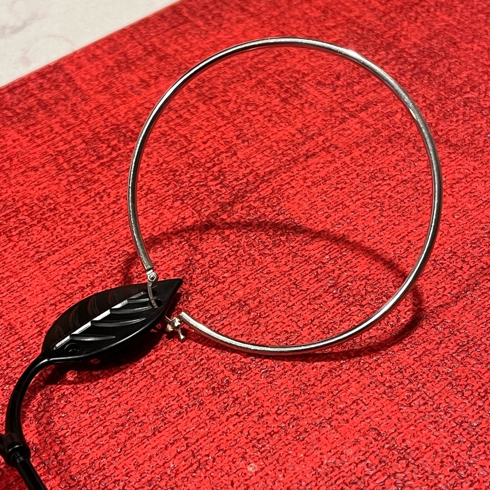 PRE-LOVED AUTHENTIC 14K WHITE GOLD HOOP EARRINGS - Picture 7 of 17